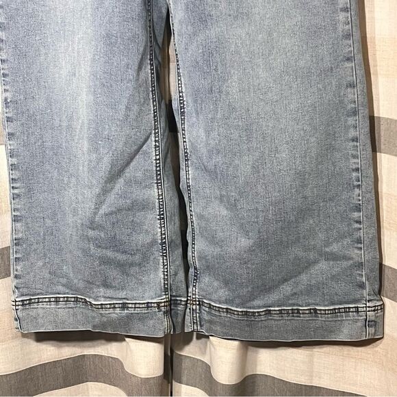 EST 1946 Women's Light Blue wide leg Jeans hi rise size 12 stretch super soft! - Picture 2 of 6
